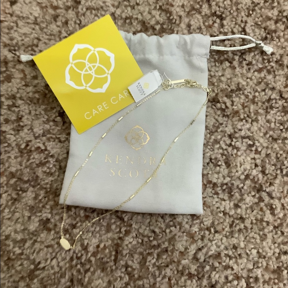 Kendra Scott necklace